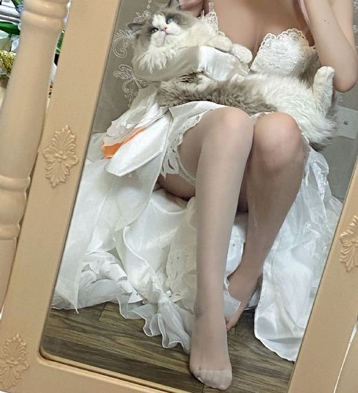 摸摸你的胸