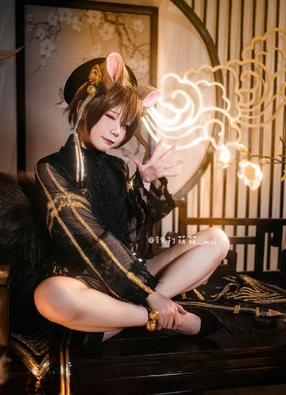 女大学生的沙龙室电影